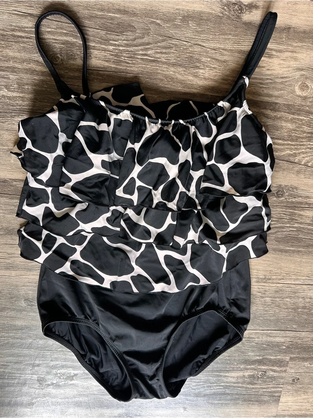 Longitude playful black